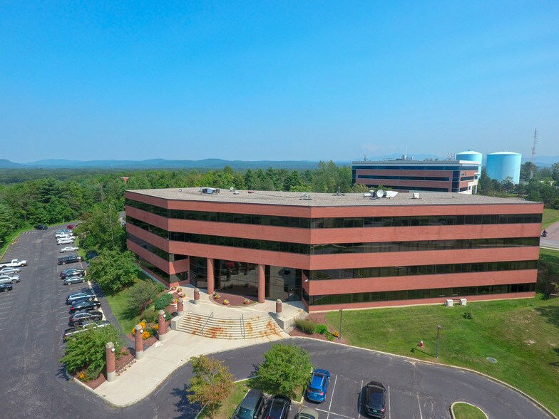 More Photos Of 463 Mountain View Dr, Colchester Office For Lease