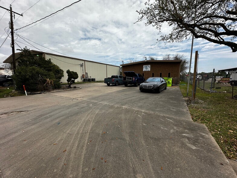 More Photos Of 212 N 16th St, La Porte Light Distribution For Sale