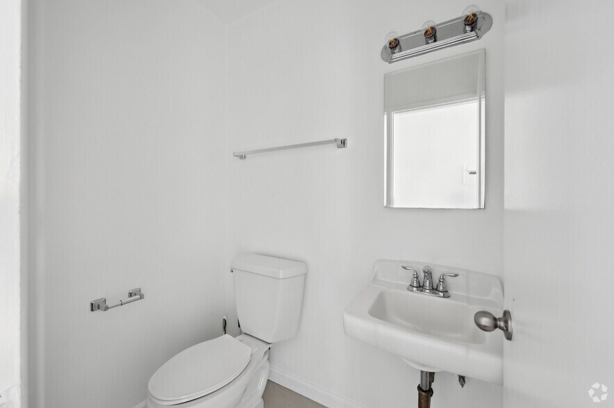 More Photos Of 7550 Fountain Ave, West Hollywood Apartments For Sale