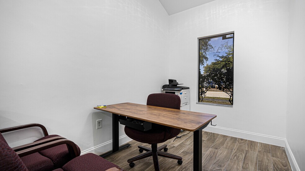 More Photos Of 5235 Ramsey Way, Fort Myers Office For Sale