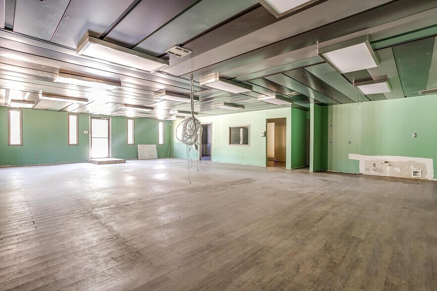 More Photos Of 117 Roberts Cut Off Rd, Fort Worth Warehouse For Sale