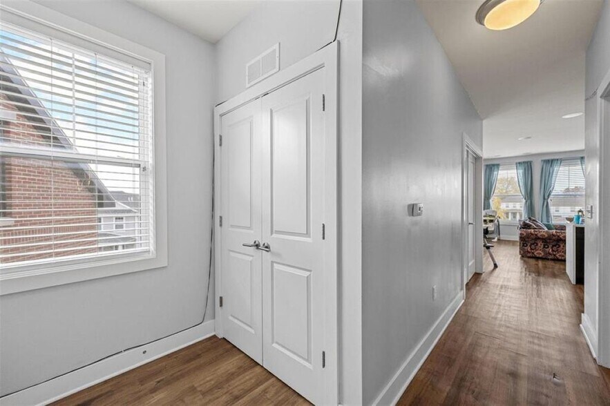 More Photos Of 1010 Martin St, Iowa City Office For Sale