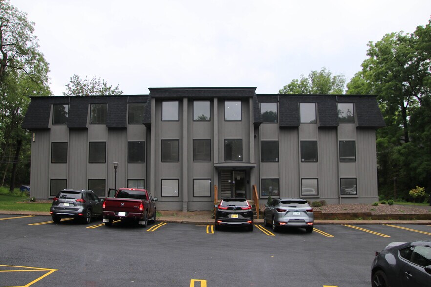 More Photos Of 640 Kreag Rd, Pittsford Office Residential For Lease