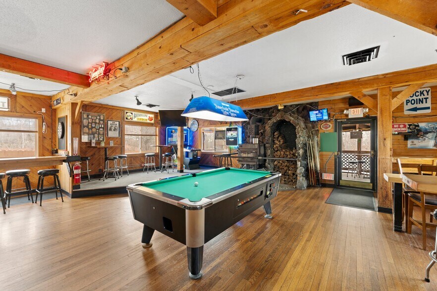 More Photos Of 415 Palmer Ave, Warwick Bar For Sale