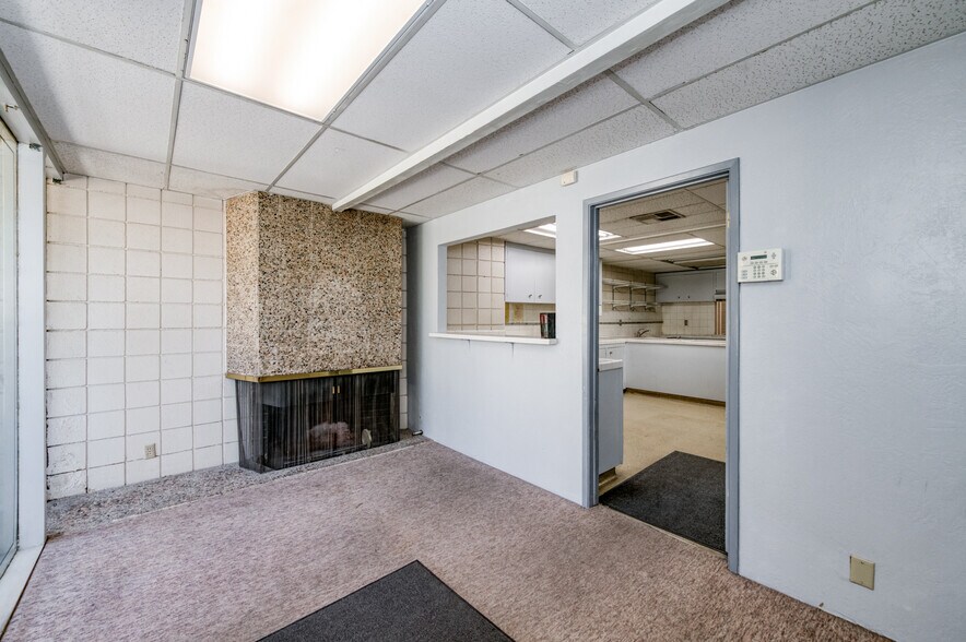 More Photos Of 446 W Shaw Ave, Fresno Office For Sale