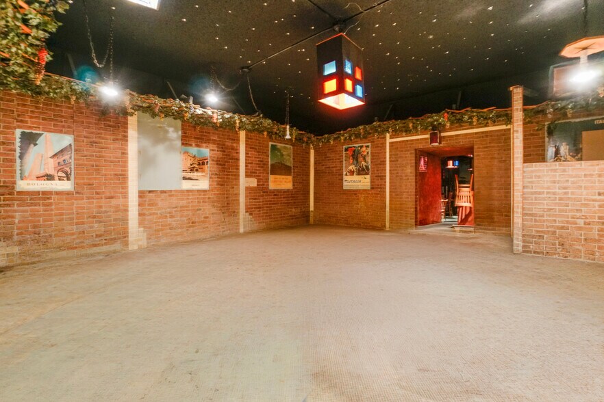 More Photos Of 1825 E Vista Way, Vista Restaurant For Sale
