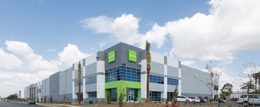 More Photos Of 2517 W Rosecrans Ave, Los Angeles Warehouse For Lease