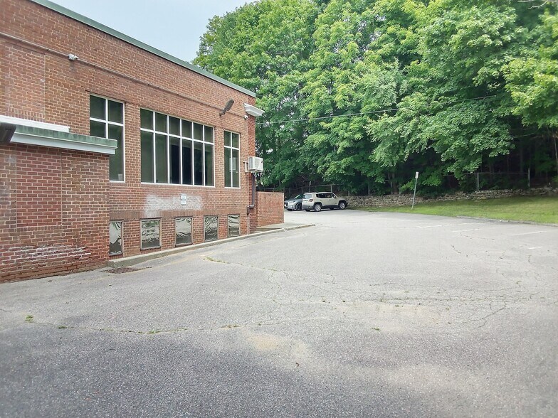 More Photos Of 114 Pleasant St, Southbridge Office For Sale