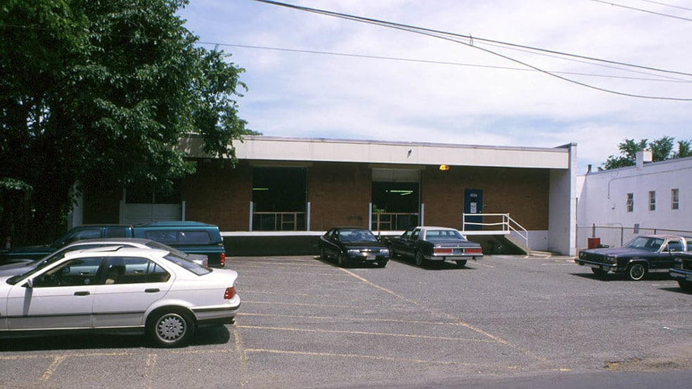 More Photos Of 3401 8th St NE, Washington Warehouse For Lease