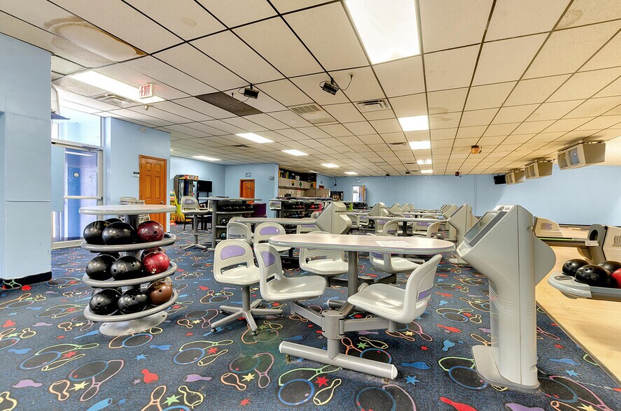 More Photos Of 2422-2426 S Park Ave, Buffalo Bowling Alley For Sale