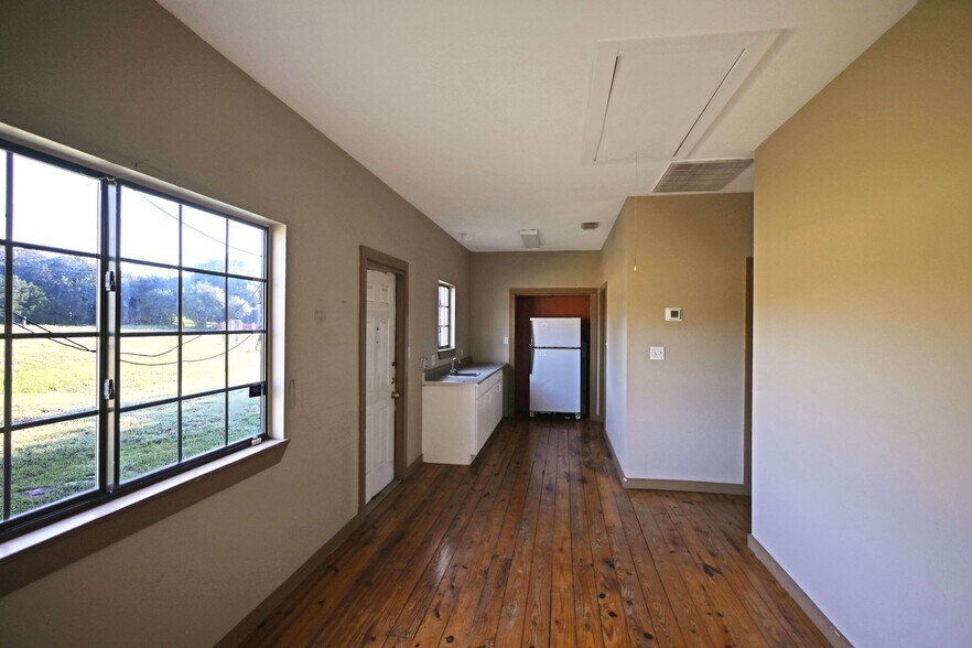 More Photos Of 1642 FM 2673, Canyon Lake Storefront Retail Office For Lease