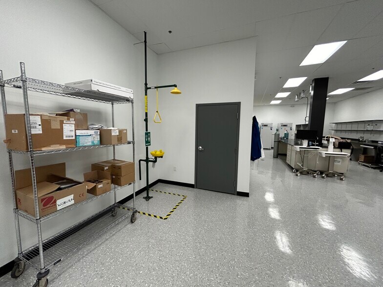 More Photos Of 38-72 Cummings Park, Woburn Light Manufacturing For Lease