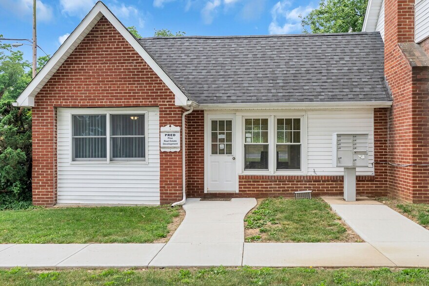 More Photos Of 8-10 Tindall Rd, Middletown Office For Lease