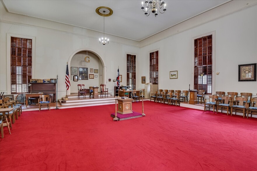 More Photos Of 205 E Liberty St, Washington Religious Facility For Sale