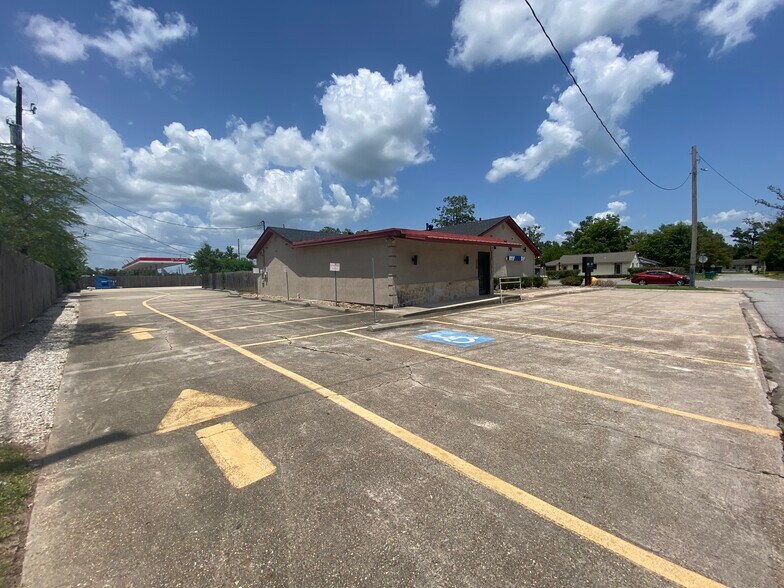 More Photos Of 2401 N 16th St, Orange Land For Sale