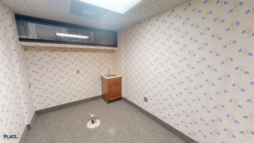 More Photos Of 1515 E Market St, Warren Medical For Sale