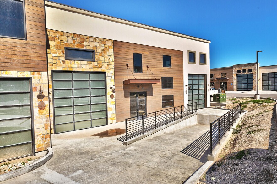 More Photos Of 4554 Forestdale Dr, Park City Light Manufacturing For Sale