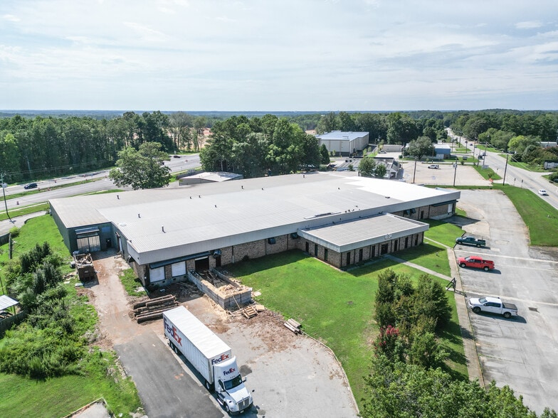 More Photos Of 9479 S Main St, Jonesboro Manufacturing For Lease