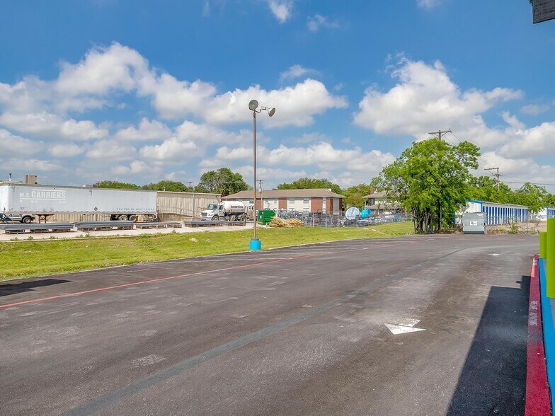 More Photos Of 316 Wilshire Blvd, Burleson Freestanding For Sale