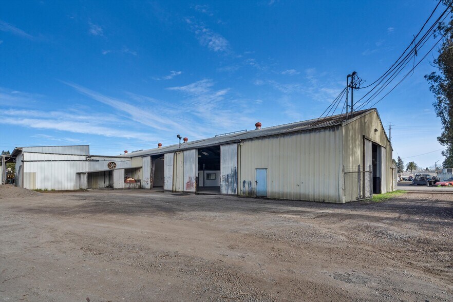 More Photos Of 141 Helman Ln, Cotati Warehouse For Lease