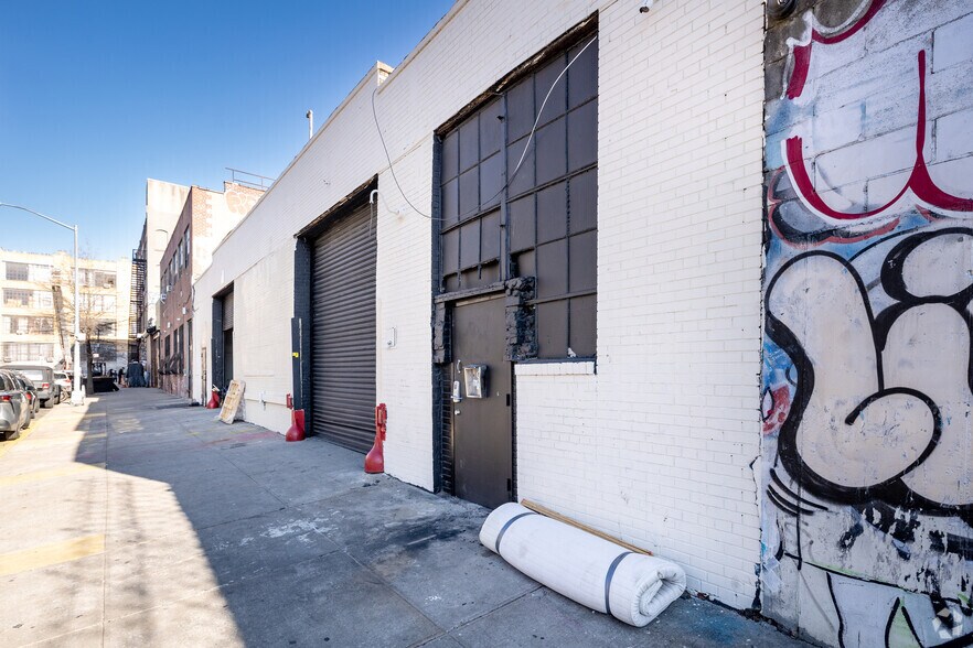 More Photos Of 272-280 Seigel St, Brooklyn Restaurant For Lease