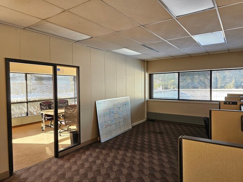 More Photos Of 1991 Northampton St, Easton Light Distribution For Lease