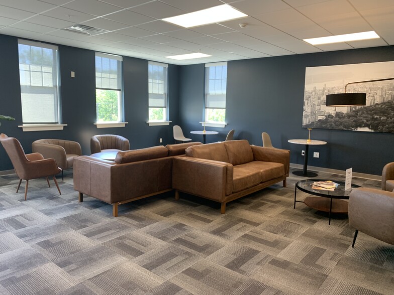More Photos Of 16 N Greenbush Rd, Troy Freestanding For Lease