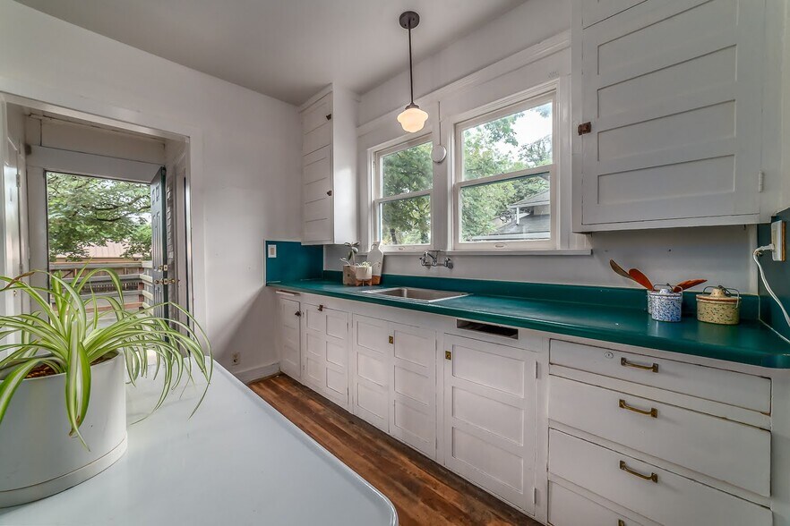 More Photos Of 354 W 6th Ave, Eugene Storefront Retail Office For Sale