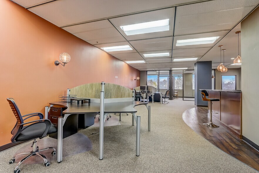 More Photos Of 1 Parker Pl, Janesville Office For Sale