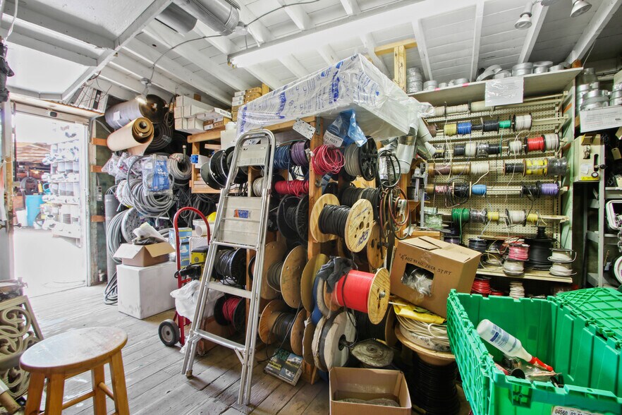 More Photos Of 21249 Pacific Coast Hwy, Malibu Storefront Retail Residential For Sale
