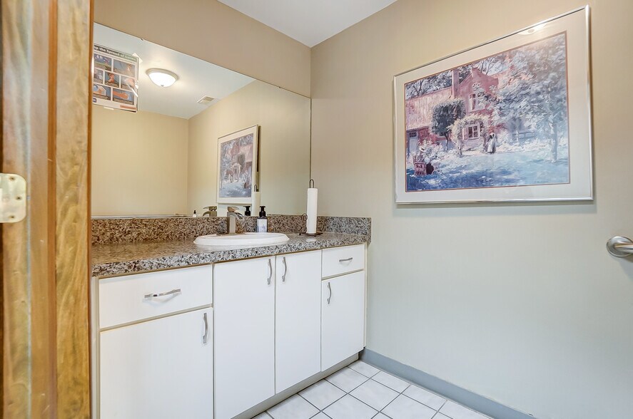 More Photos Of 8900 N Dixie Dr, Dayton Medical For Lease