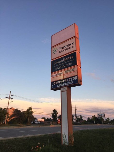 More Photos Of 600 S Weber Rd, Romeoville Office For Lease