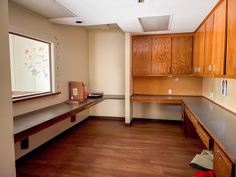 More Photos Of 1702 N Burnside Ave, Gonzales Medical For Lease