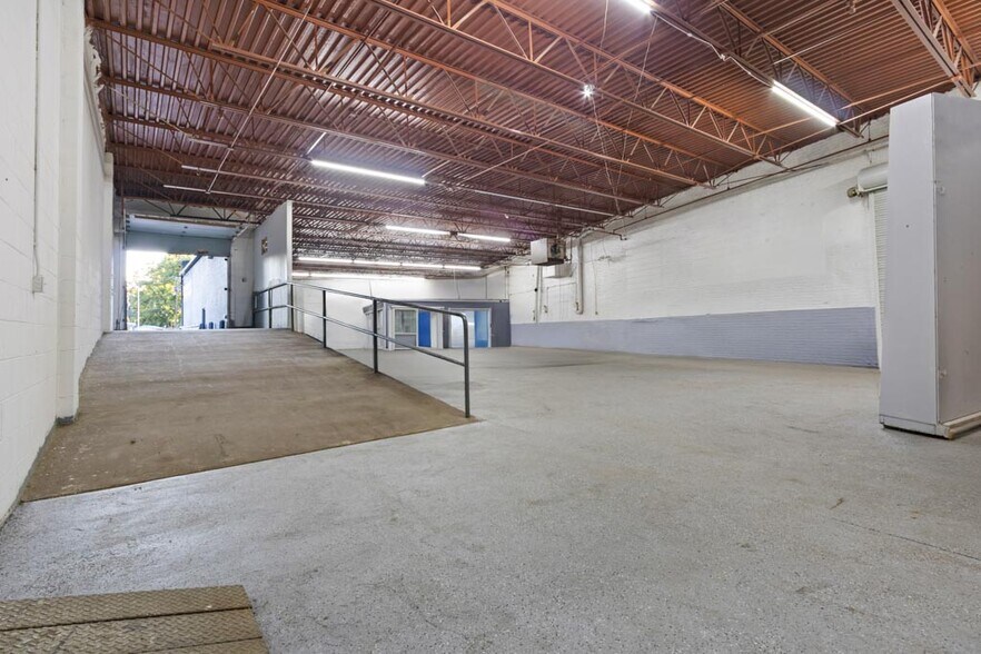 More Photos Of 223 Fearing Blvd, Toledo Freestanding For Lease