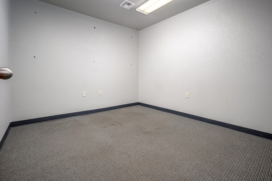 More Photos Of 2845 Broce Dr, Norman Office For Sale