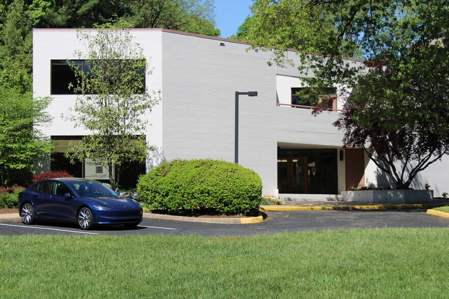 More Photos Of 1914 Association Dr, Reston Office For Lease