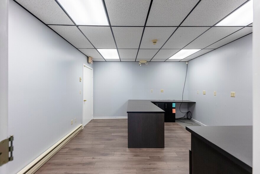 More Photos Of 447 Broadway, Ulster Park Office For Sale