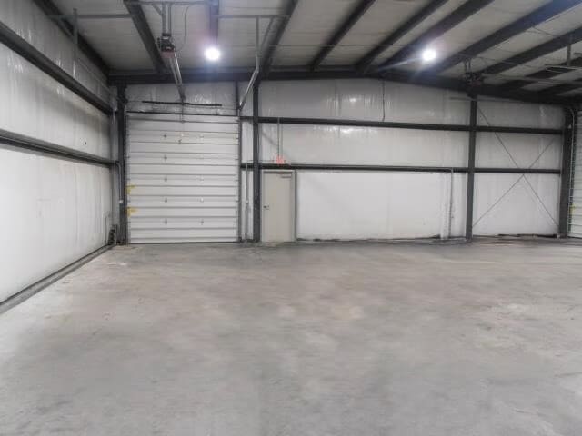 More Photos Of 9930 Express Dr, Highland Warehouse For Lease