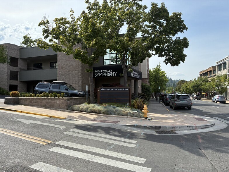 More Photos Of 33 N 1st St, Ashland Medical For Lease