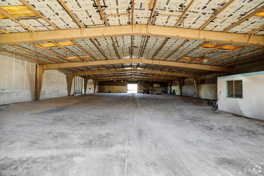 More Photos Of 2037 L St, Newman Industrial For Lease