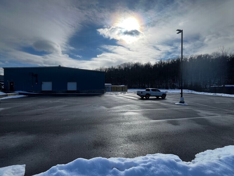 More Photos Of 42 Eighty Four Dr, Eighty Four Unknown For Lease