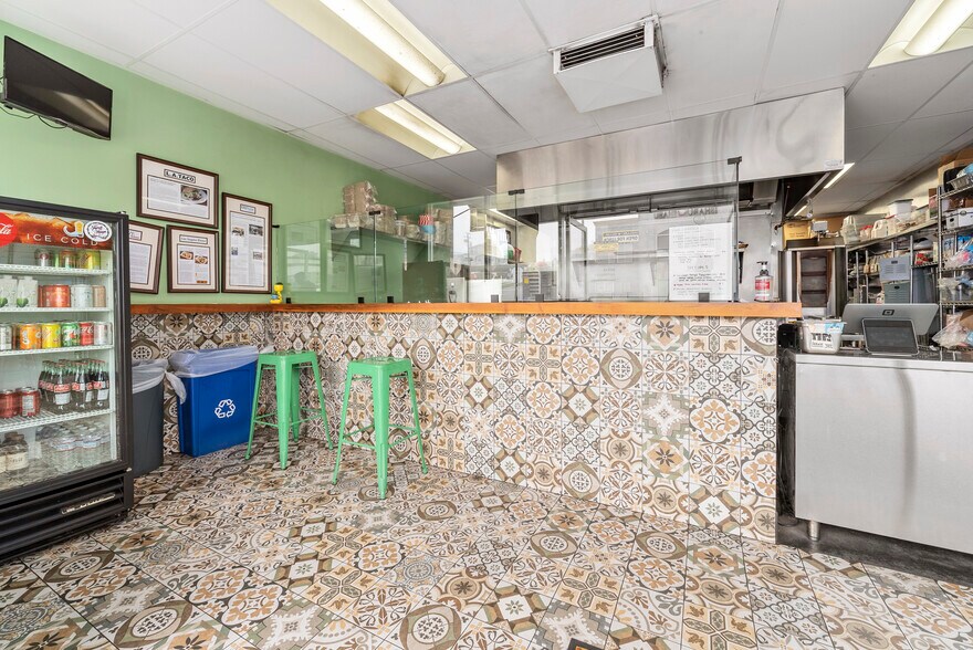 More Photos Of 1213-1223 S Pacific Coast Hwy, Redondo Beach Storefront For Sale