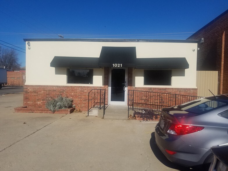 More Photos Of 1021 NW 6th St, Oklahoma City Office For Sale