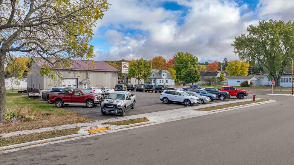 More Photos Of 1417 Martin Rd, Bloomer Auto Repair For Sale