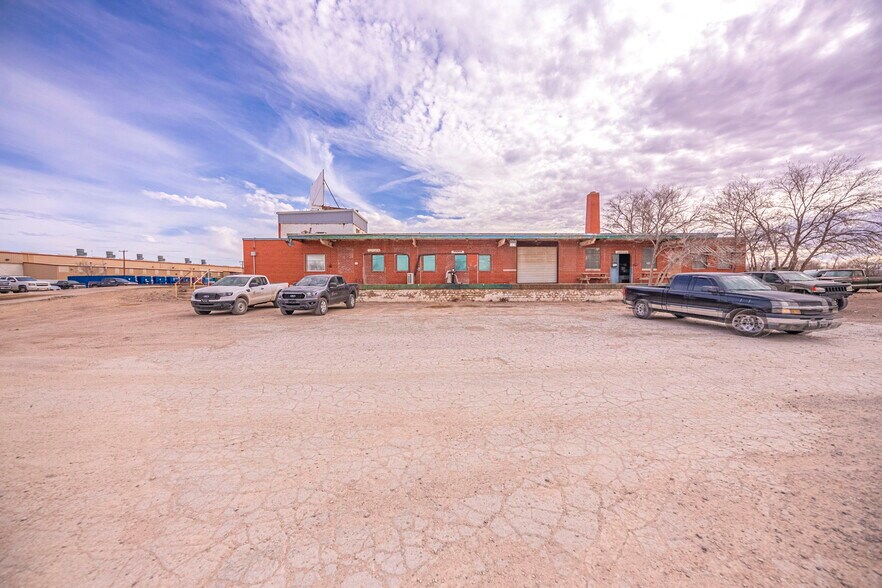 More Photos Of 2419 W Murphy St, Odessa Truck Terminal For Sale
