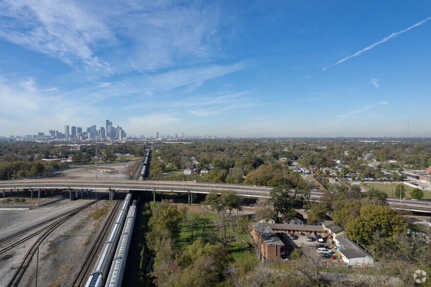 More Photos Of 2121 Kirk St, Houston Hotel For Sale