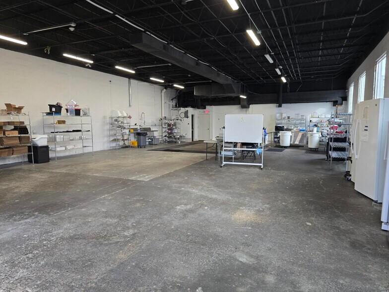 More Photos Of 8030 N Lawndale Ave, Skokie Warehouse For Sale