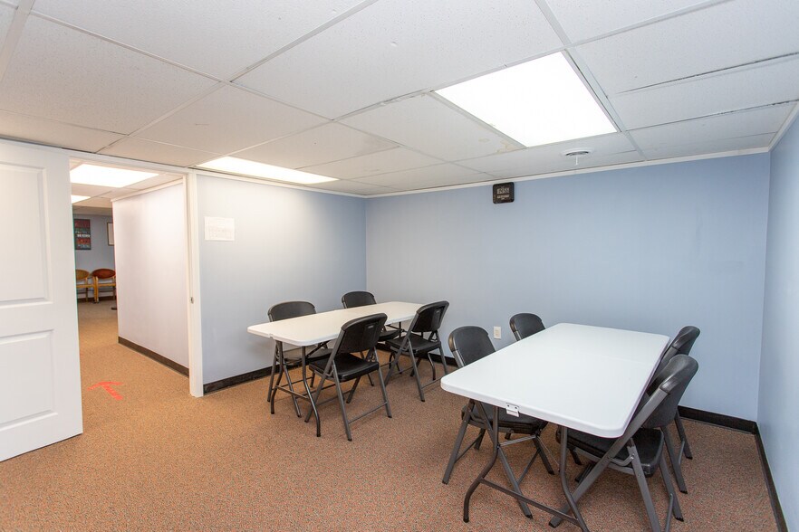 More Photos Of 1265 W Huron St, Waterford Medical For Lease