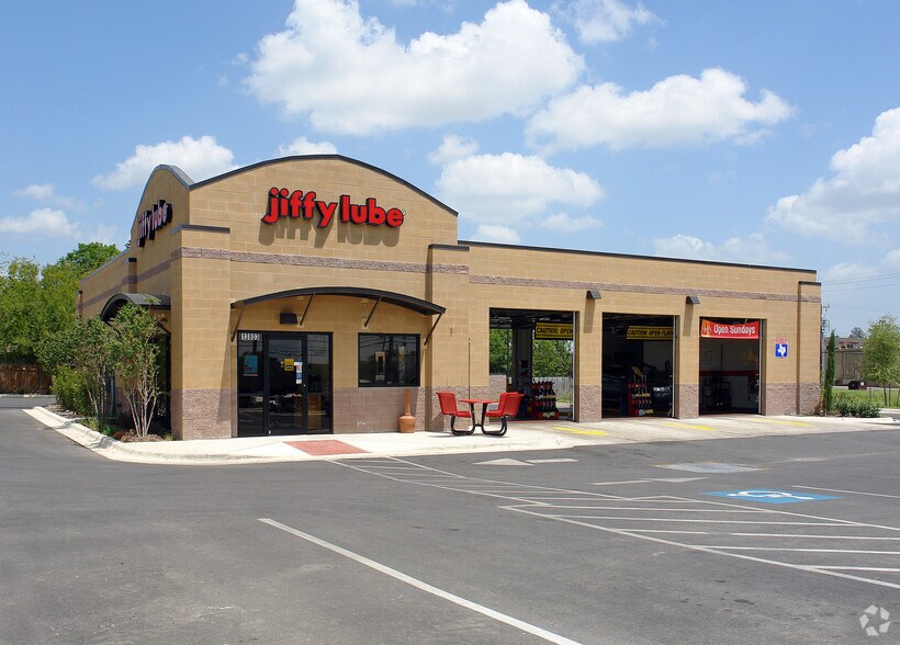 Primary Photo Of 13803 Nacogdoches Rd, San Antonio Auto Repair For Sale