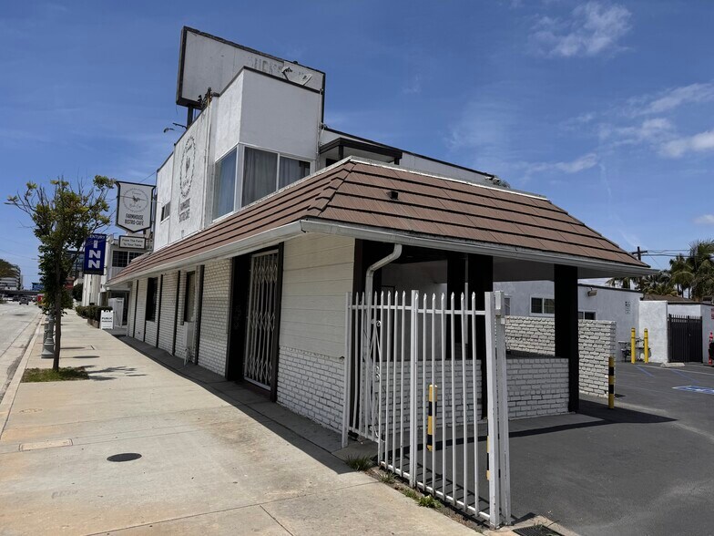 More Photos Of 4843 W Century Blvd, Inglewood Restaurant For Lease